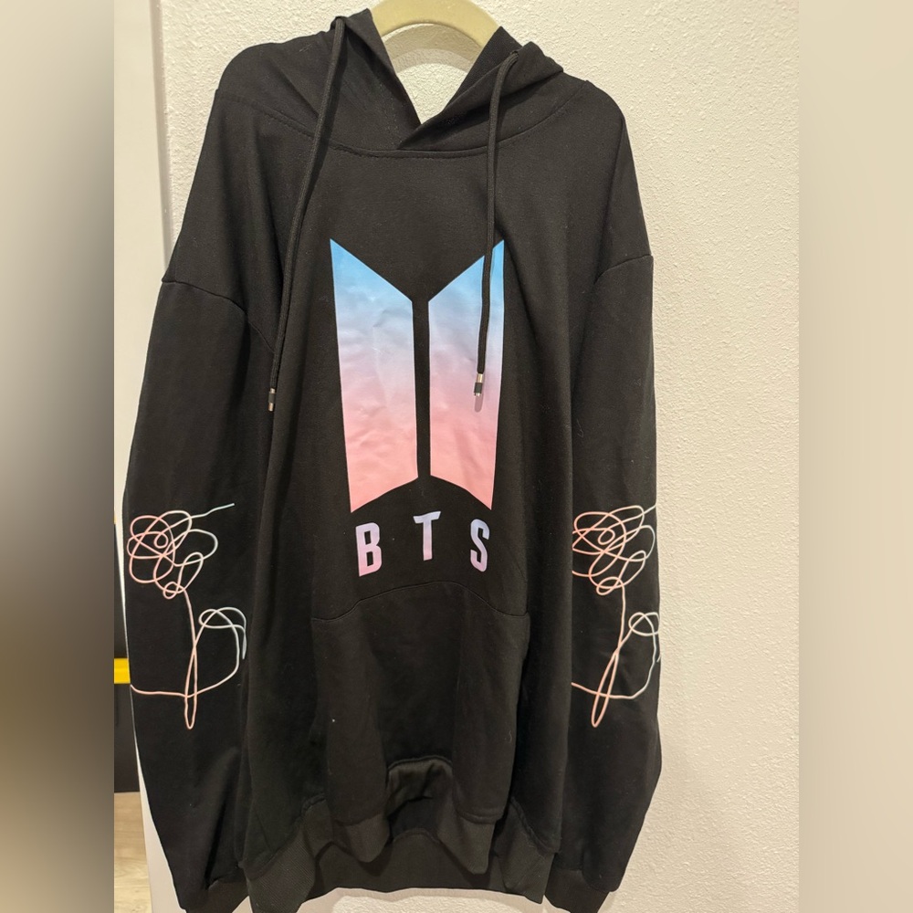 BTS Tour hooded sweater shirt size medium